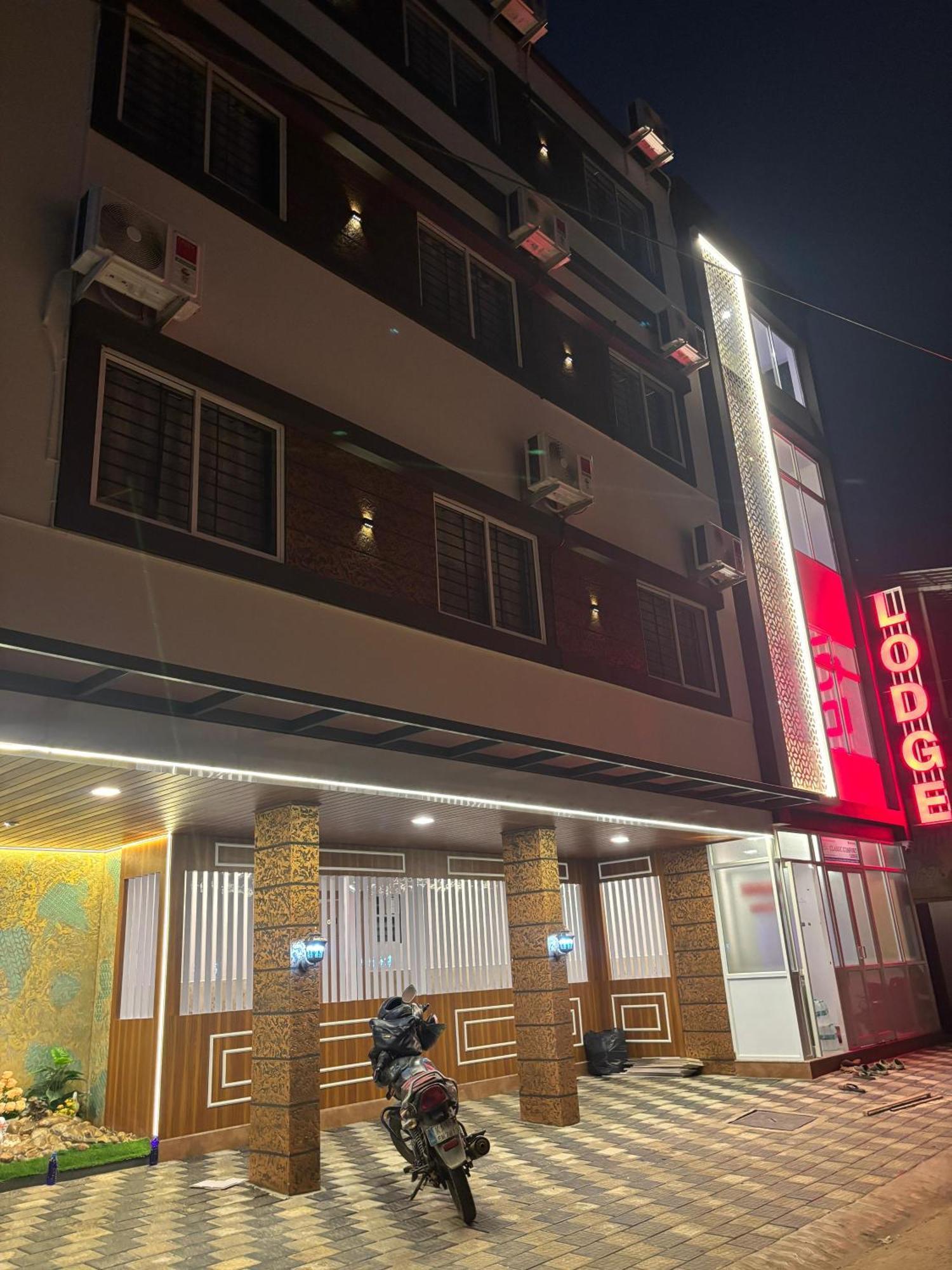 Classic Comfort Lodge Mangalore Esterno foto